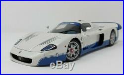 118 AUTOart Signature Maserati MC12 Blue/White 75801 BOXED + REG PLATES