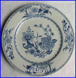 18th C Qianlong Blue & White Floral Plate with Fine Detail 10.5 Dia