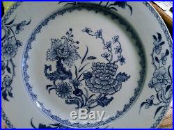 18th C Qianlong Blue & White Floral Plate with Fine Detail 10.5 Dia