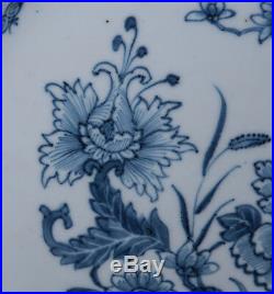 18th C Qianlong Blue & White Floral Plate with Fine Detail 10.5 Dia