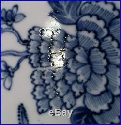 18th C Qianlong Blue & White Floral Plate with Fine Detail 10.5 Dia