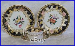 18th C Worcester Dr. Wall Period Tea cup saucer Plate flowers blue & white gold