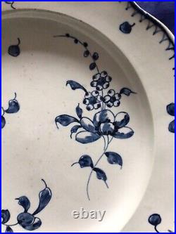 18th c English Blue & White Handpainted Creamware Plate, scattered Flowers