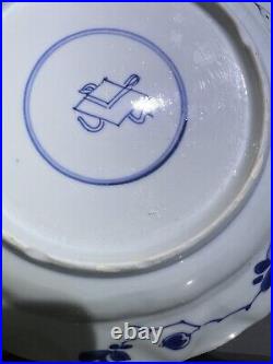 2 x Antique Chinese Blue and White Kangxi Period porcelain Plate 22cm Diameter