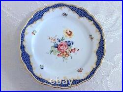 9.75 Vg German Hutschenreuther Maria Theresia Coburg Blue Border HP Dinner Plate