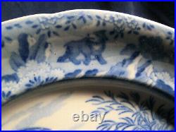 ANTIQUE BLUE TRANSFERWARE DEATH of a BEAR ORIENTAL SPORTS DINNER PLATE c. 1820