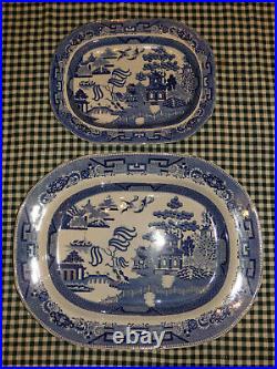 A Set of 3 Antique Blue & White Willow Platters, 36cm wide, c. 1840
