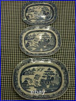 A Set of 3 Antique Blue & White Willow Platters, 36cm wide, c. 1840