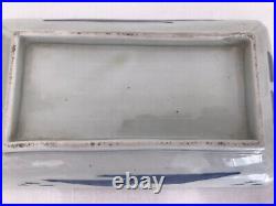 A pair of Japanese Late Edo Imari Blue and White Plates/Trays 20.2 cm wide