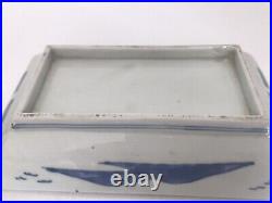 A pair of Japanese Late Edo Imari Blue and White Plates/Trays 20.2 cm wide