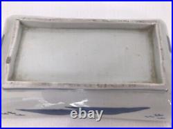 A pair of Japanese Late Edo Imari Blue and White Plates/Trays 20.2 cm wide