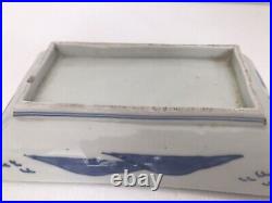 A pair of Japanese Late Edo Imari Blue and White Plates/Trays 20.2 cm wide