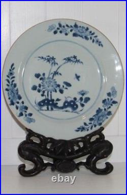 A pair of beautiful white and blue plates China 18thC Qianlong (1735-1796)