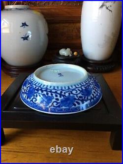 A rare marks antique Chinese blue and white flower plate