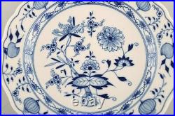 Antique Meissen Blue Onion lunch plate in hand-painted porcelain. Eight pieces