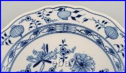 Antique Meissen Blue Onion lunch plate in hand-painted porcelain. Eight pieces