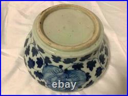 Antique Porcelain Flo blue & white classic Floral Pattern Delft vase 17th Cent