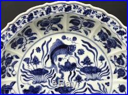 China ancient handmade blue-and-white porcelain cyprinoid plate
