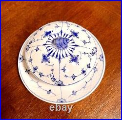 Copenhagen blue/white Covered bowl Withattached Plate/Shell Lid 6.5