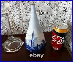 DOULTON BURSLEM England SALISBURY CATHEDRAL AW98341 BLUE & WHITE DISPLAY VASE