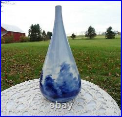 DOULTON BURSLEM England SALISBURY CATHEDRAL AW98341 BLUE & WHITE DISPLAY VASE