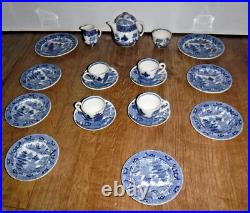 Early Wedgwood Blue & White Willow Pattern Miniature Tea Set & Dinner Plates