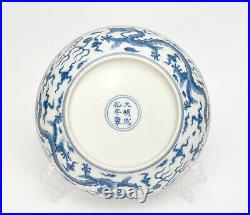 Fine Chinese Ming Chenghua Style Blue and White Dragon Porcelain Plate