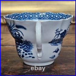 Fine Quality Large Worcester 18th Century Tea Cup with the Fence Pattern