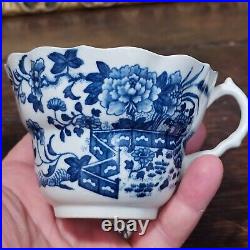 Fine Quality Large Worcester 18th Century Tea Cup with the Fence Pattern