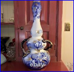 George Jones & Sons Crescent Tulip Flow Blue 21 Triple Gourd Vase c. 1893-1920