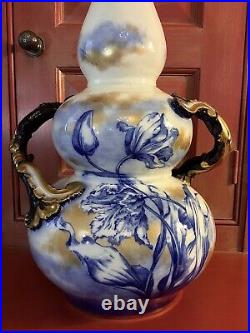 George Jones & Sons Crescent Tulip Flow Blue 21 Triple Gourd Vase c. 1893-1920