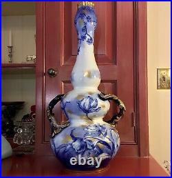 George Jones & Sons Crescent Tulip Flow Blue 21 Triple Gourd Vase c. 1893-1920