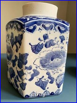 Large Vintage Chinoiserie Ginger Jar / Tea Caddy Blue and White Porcelain VGC
