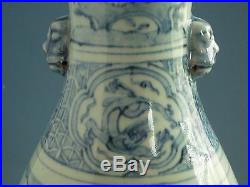 Ming Dynasty (1573-1619) blue and white Birds and flowers patterns vase