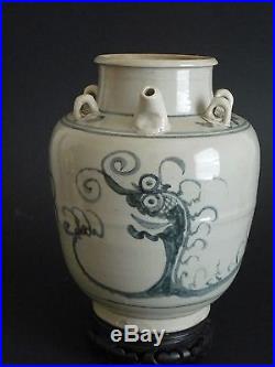 Ming Dynasty blue and white dragon patterns pot
