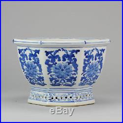 Nice Blue White Chinese Porcelain Planter flowers & Blue White China