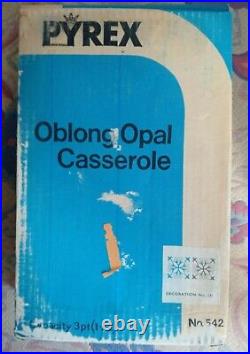 Pyrex Oblong Opal Casserole No 542 Lidded Dish Boxed 3pt (1.7l)