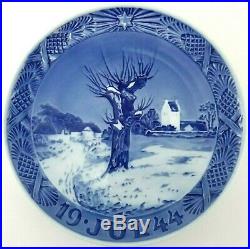 Rare Antique Royal Copenhagen Denmark 1944 Blue & White Christmas Plate Vintage