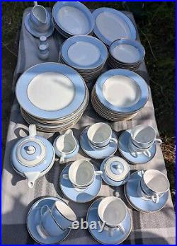 Royal Doulton Bruce Oldfield 2004 dining set / teaset 76 pieces. Blue/white/gold