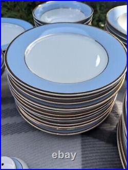 Royal Doulton Bruce Oldfield 2004 dining set / teaset 76 pieces. Blue/white/gold