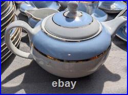 Royal Doulton Bruce Oldfield 2004 dining set / teaset 76 pieces. Blue/white/gold