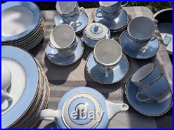 Royal Doulton Bruce Oldfield 2004 dining set / teaset 76 pieces. Blue/white/gold