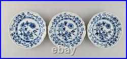 Stadt Meissen Blue Onion pattern. Trivet and three plates. Mid-20th century