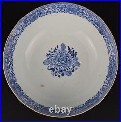 Stunning Large 18th Century Qianlong period Chinese Blue and White bowl 26cm