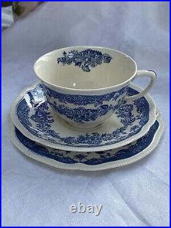 VGC 5 Johnson Brothers Blue & White Persian Tulip Tea Cups, Saucers & Plates