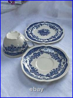 VGC 5 Johnson Brothers Blue & White Persian Tulip Tea Cups, Saucers & Plates