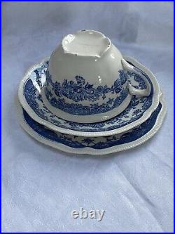 VGC 5 Johnson Brothers Blue & White Persian Tulip Tea Cups, Saucers & Plates