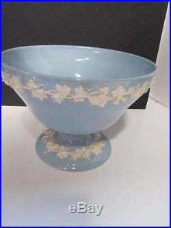 WEDGWOOD QUEENSWARE LAVENDER/BLUE WITH WHITE FLOWERS PEDESTAL BOWL WithPLATE